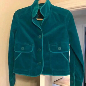 Parallel short button up coat.